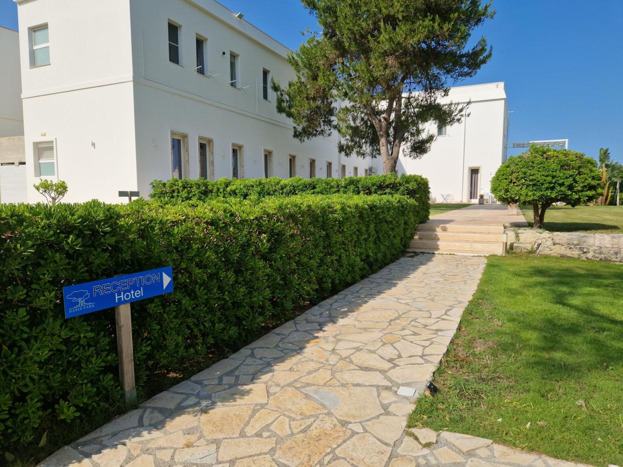 Oasis Park Hotel Torre dell'Orso Esterno foto