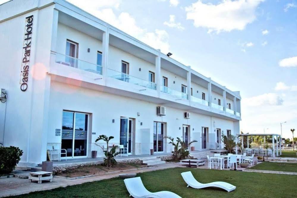 Oasis Park Hotel Torre dell'Orso Esterno foto
